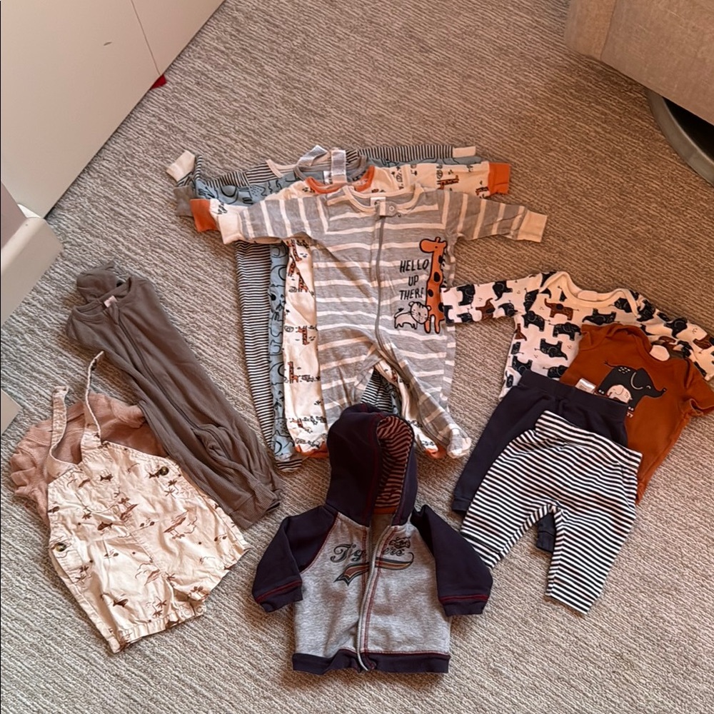 3 mo Baby Clothing Bundle: animals
